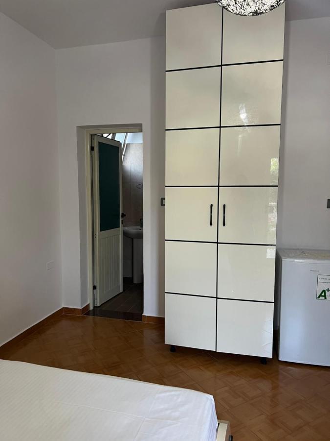 Rooms For Rent Habipi Vlorë Exterior foto